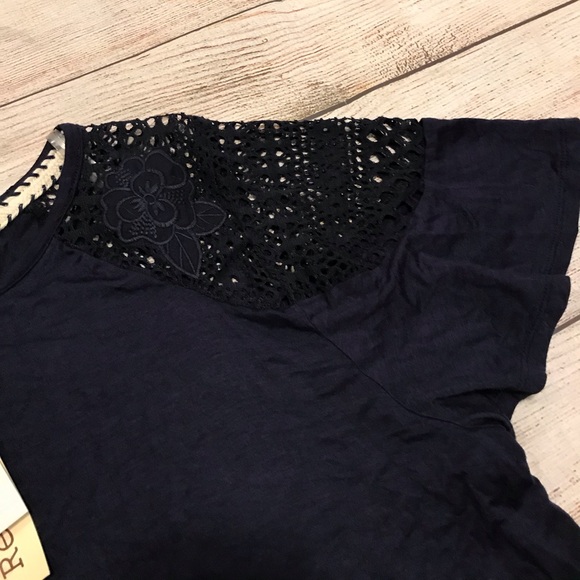 NWT Rewind Short Sleeve Eyelet Shoulder Top Size L - Picture 5 of 6